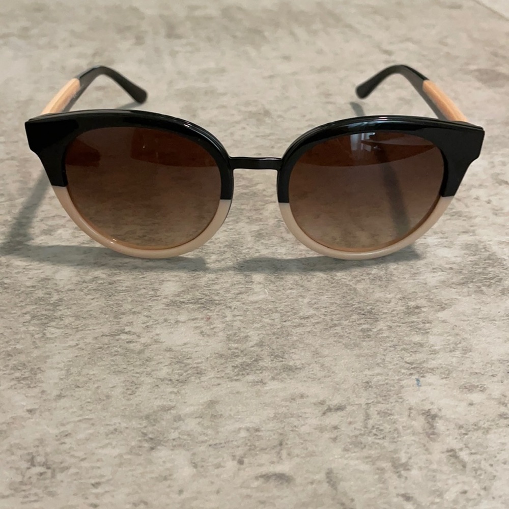 Woman’s sunglasses